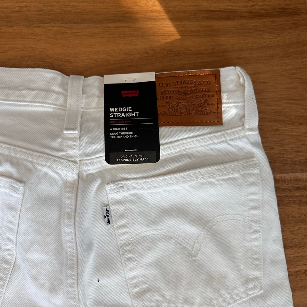 WHITE LEVIS JEANS